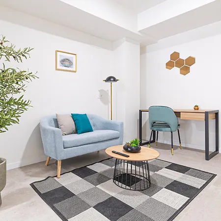 Ag7 Loft Espaciosos Estudios Con Terraza Cercanos Al Metro Zona Ayora Apartman